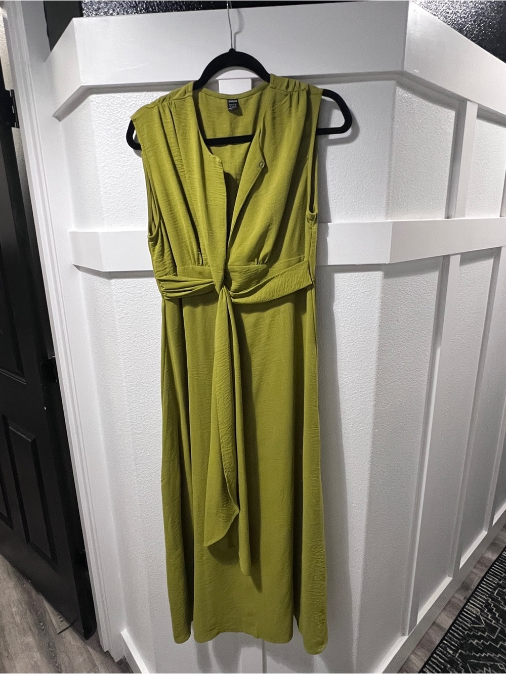 SHEIN Olive Green Sleeveless Twist-Front Midi Dress